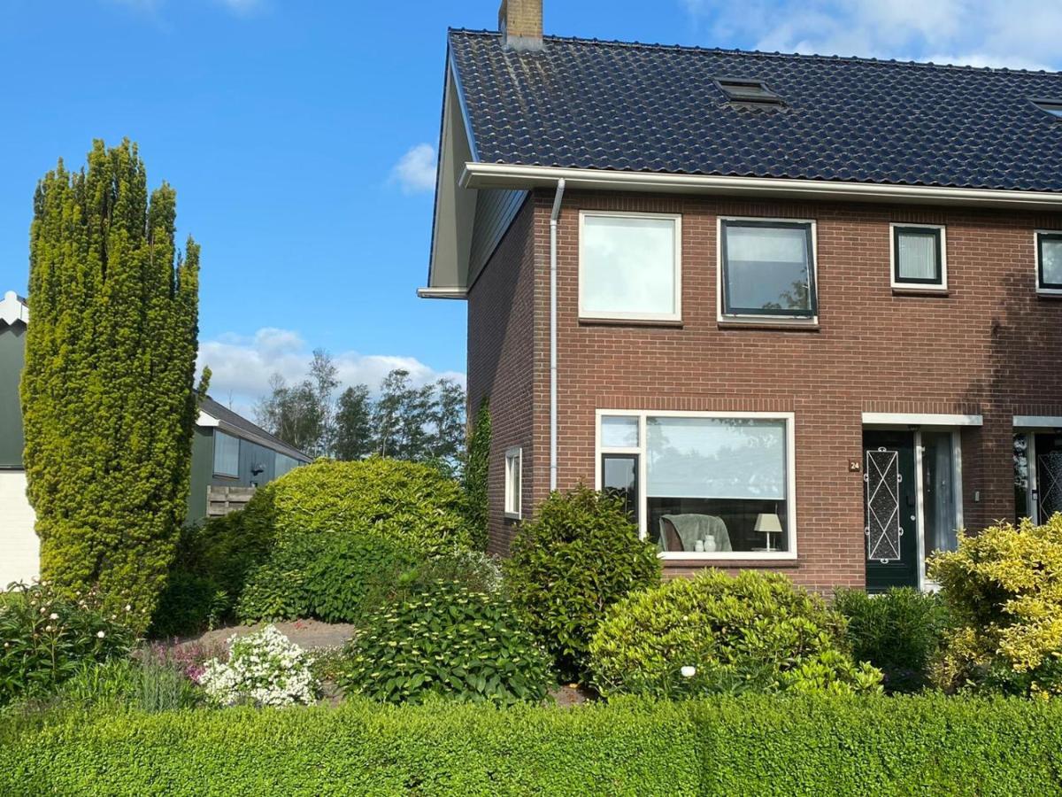 Huis Bij Het Water Met Sloepje Jutrijp Ngoại thất bức ảnh