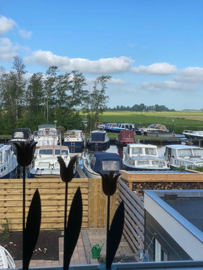 Huis Bij Het Water Met Sloepje Jutrijp Ngoại thất bức ảnh