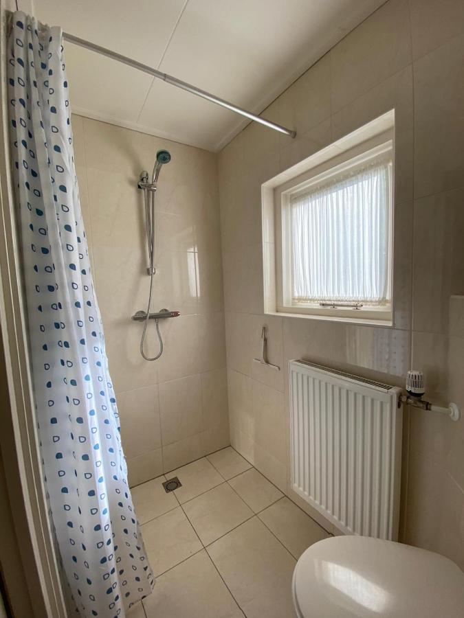 Huis Bij Het Water Met Sloepje Jutrijp Ngoại thất bức ảnh