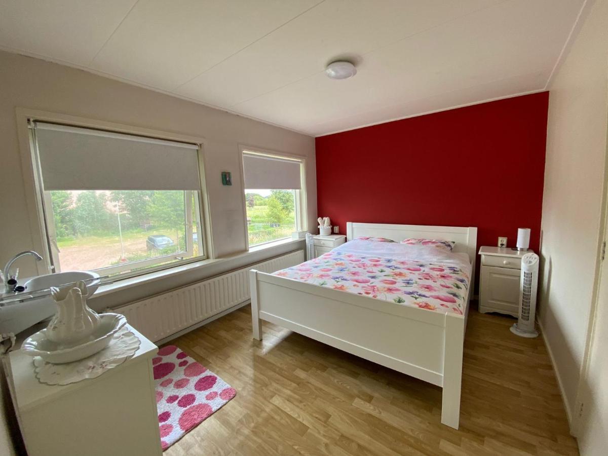 Huis Bij Het Water Met Sloepje Jutrijp Ngoại thất bức ảnh