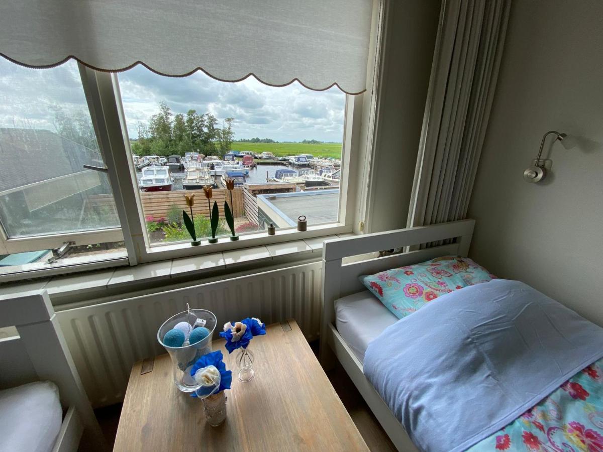 Huis Bij Het Water Met Sloepje Jutrijp Ngoại thất bức ảnh