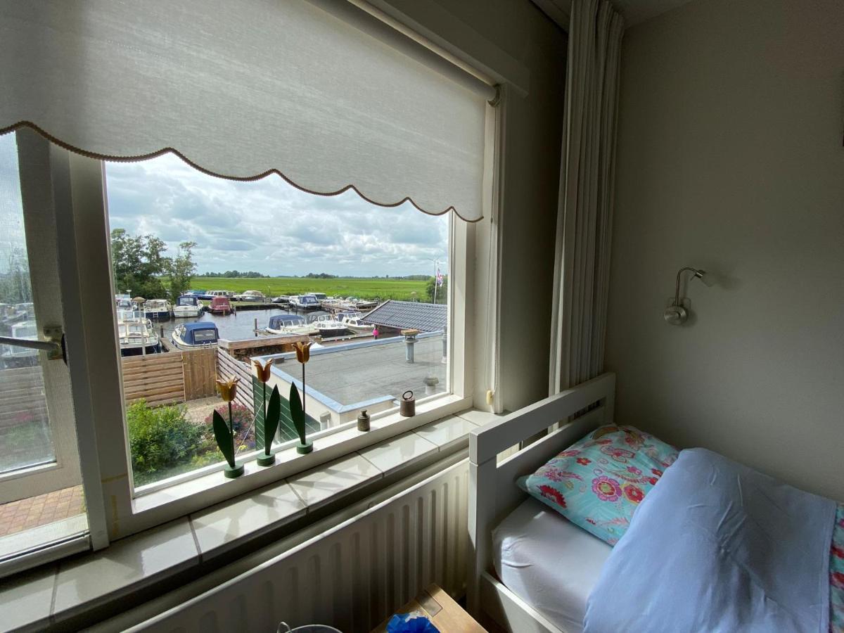 Huis Bij Het Water Met Sloepje Jutrijp Ngoại thất bức ảnh