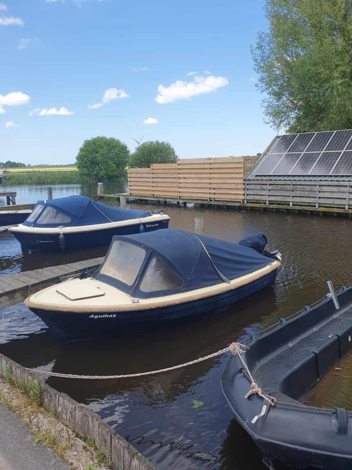 Huis Bij Het Water Met Sloepje Jutrijp Ngoại thất bức ảnh