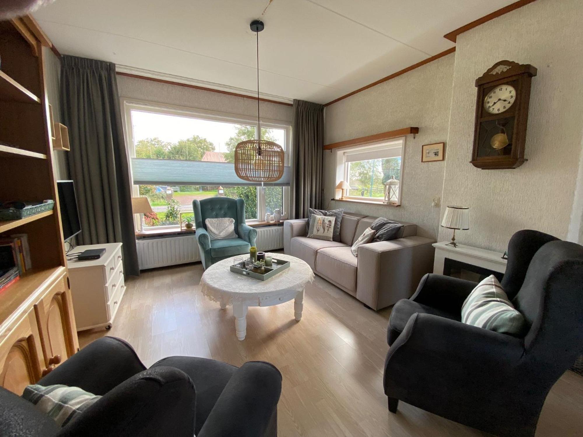 Huis Bij Het Water Met Sloepje Jutrijp Ngoại thất bức ảnh